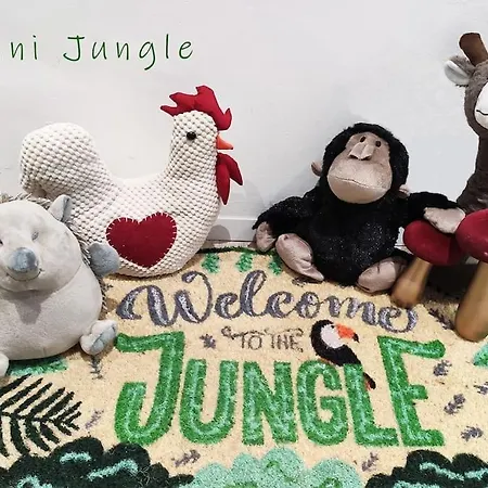'mini Jungle' En El Corazón De Apartamento Cádis